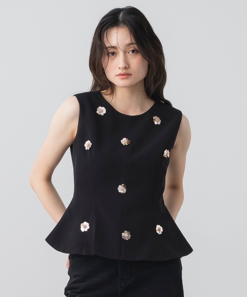 AJUGA.(アジュガ)の「フラワーモチーフノースリーブペプラムトップス(タンクトップ・レディース・ブラック/オフホワイト・FREE)」の19枚目の写真