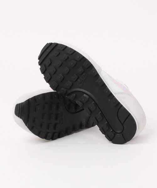 NIKE(ナイキ)の「NIKE ナイキ WMNS MD RUNNER 2【軽量】レディーススニーカー(ウィメンズMDランナー2)(スニーカー・レディース・ベージュ系その他2/グレー系その他/ブラック×ホワイト・24.5cm/25.0cm/23.5cm/24.0cm/23.0cm)」の5枚目の写真