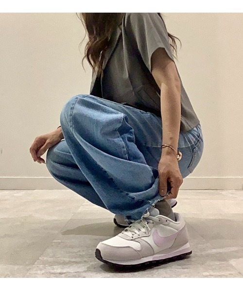 NIKE(ナイキ)の「NIKE ナイキ WMNS MD RUNNER 2【軽量】レディーススニーカー(ウィメンズMDランナー2)(スニーカー・レディース・ベージュ系その他2/グレー系その他/ブラック×ホワイト・24.5cm/25.0cm/23.5cm/24.0cm/23.0cm)」の1枚目の写真