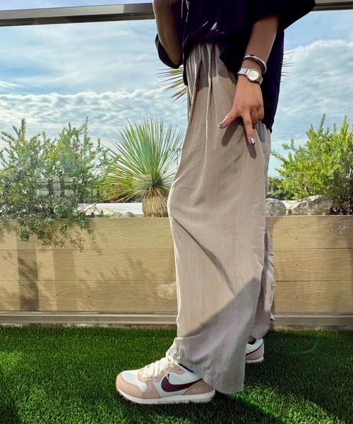 NIKE(ナイキ)の「NIKE ナイキ WMNS MD RUNNER 2【軽量】レディーススニーカー(ウィメンズMDランナー2)(スニーカー・レディース・ベージュ系その他2/グレー系その他/ブラック×ホワイト・24.5cm/25.0cm/23.5cm/24.0cm/23.0cm)」の3枚目の写真