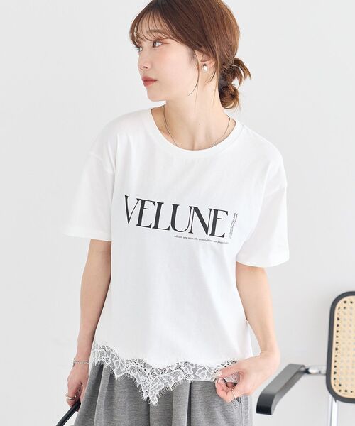 earth music&ecology(アースミュージックアンドエコロジー)の「裾レースロゴプリントTシャツ(Tシャツ/カットソー・レディース・ホワイト×ブラック/オフホワイト/ブラック・FREE)」の1枚目の写真