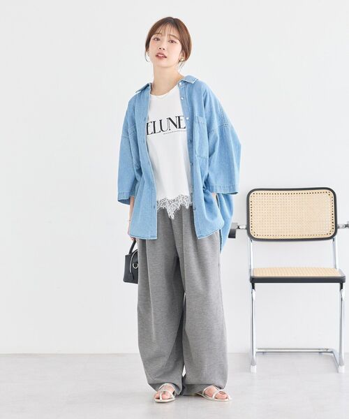 earth music&ecology(アースミュージックアンドエコロジー)の「裾レースロゴプリントTシャツ(Tシャツ/カットソー・レディース・ホワイト×ブラック/オフホワイト/ブラック・FREE)」の13枚目の写真