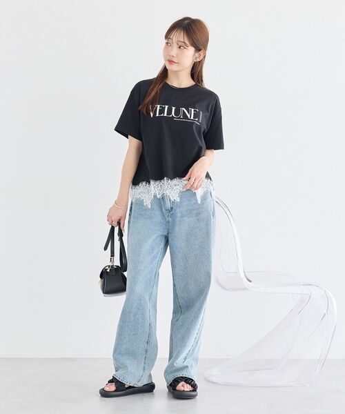 earth music&ecology(アースミュージックアンドエコロジー)の「裾レースロゴプリントTシャツ(Tシャツ/カットソー・レディース・ホワイト×ブラック/オフホワイト/ブラック・FREE)」の17枚目の写真
