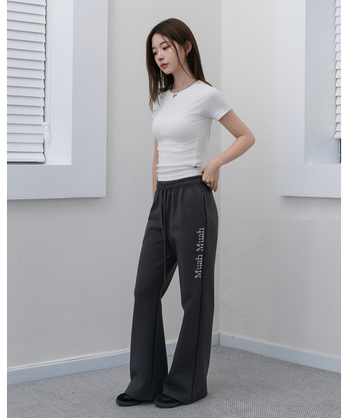 muahmuah（ムーアムーア）の「ロゴブーツカットバンディングパンツ[チャコール]（スウェットパンツ・レディース・チャコール・FREE）」の2枚目の写真