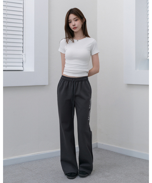 muahmuah（ムーアムーア）の「ロゴブーツカットバンディングパンツ[チャコール]（スウェットパンツ・レディース・チャコール・FREE）」の3枚目の写真