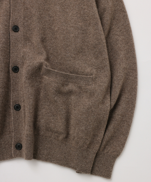 UNFOLLOW(アンフォロー)の「【FOLL / フォル】superfine yak wardrobe cardigan(カーディガン/ボレロ・メンズ・ブラック/ブラウン・2/3)」の4枚目の写真