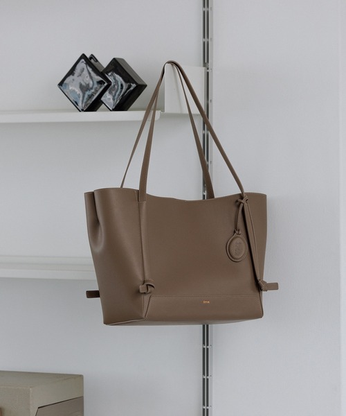 E'POR(エポール)の「【E'POR】KNOT BAG Large/A4対応・通勤・撥水・軽量・26AW新型(トートバッグ・レディース・ブラック/ダークブラウン・FREE)」の2枚目の写真