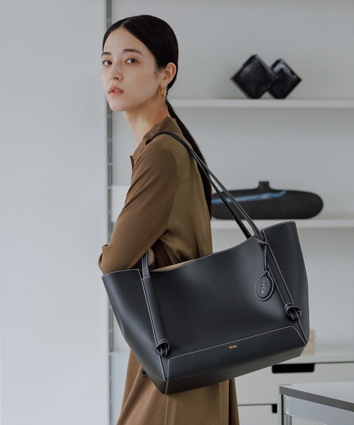 E'POR(エポール)の「【E'POR】KNOT BAG Large/A4対応・通勤・撥水・軽量・26AW新型(トートバッグ・レディース・ブラック/ダークブラウン・FREE)」の1枚目の写真