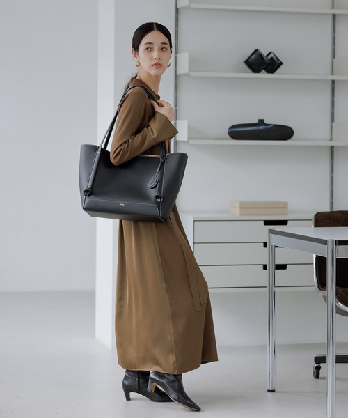 E'POR(エポール)の「【E'POR】KNOT BAG Large/A4対応・通勤・撥水・軽量・26AW新型(トートバッグ・レディース・ブラック/ダークブラウン・FREE)」の19枚目の写真