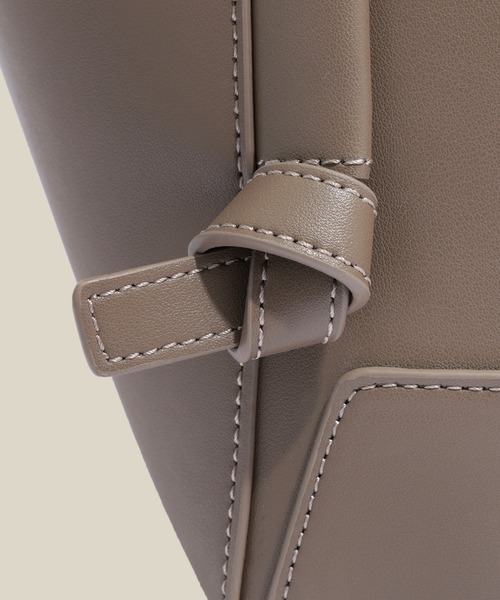 E'POR(エポール)の「【E'POR】KNOT BAG Large/A4対応・通勤・撥水・軽量・26AW新型(トートバッグ・レディース・ブラック/ダークブラウン・FREE)」の15枚目の写真