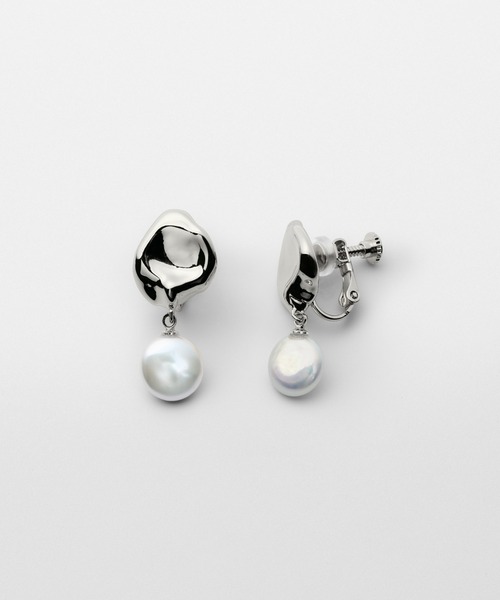 UNITED JEWELS-ef-（ユナイテッドジュエルズイフ）の「Metal & coin pearl earing（イヤリング・レディース・シルバー/イエローゴールド・FREE）」の2枚目の写真