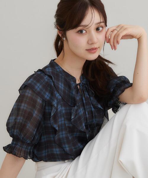 couture brooch（クチュールブローチ）の「【楊柳シフォンで涼しく】フリルチェックブラウス（シャツ/ブラウス・レディース・ベージュ系/ブラウン系1/ネイビー系・38/40/36/42）」の3枚目の写真
