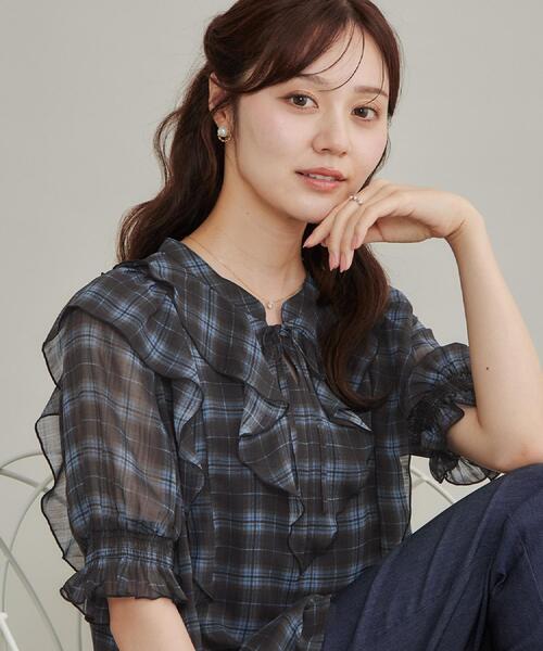 couture brooch（クチュールブローチ）の「【楊柳シフォンで涼しく】フリルチェックブラウス（シャツ/ブラウス・レディース・ベージュ系/ブラウン系1/ネイビー系・38/40/36/42）」の17枚目の写真