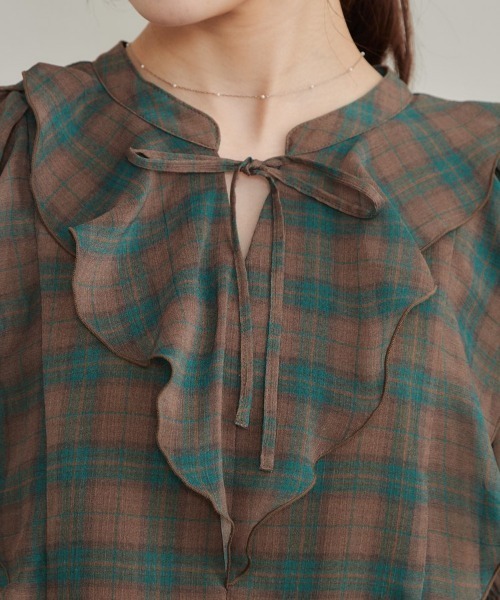 couture brooch（クチュールブローチ）の「【楊柳シフォンで涼しく】フリルチェックブラウス（シャツ/ブラウス・レディース・ベージュ系/ブラウン系1/ネイビー系・38/40/36/42）」の8枚目の写真