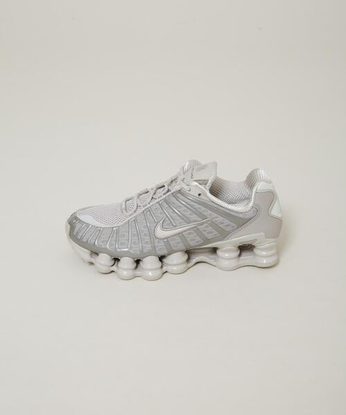 NIKE(ナイキ)の「NIKE/ナイキ ウィメンズ ショックス TL(スニーカー・レディース・ベージュ/ブラック・24/25/23)」の13枚目の写真