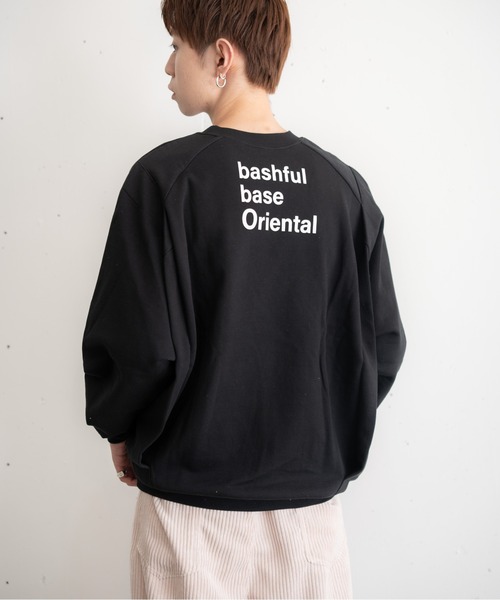bashful base Oriental(バッシュフルベースオリエンタル)の「【bbO】バックロゴボリュームスウェットプルオーバー(スウェット・メンズ・ブラウン/グレー/ブラック・LARGE/MEDIUM/SMALL)」の2枚目の写真