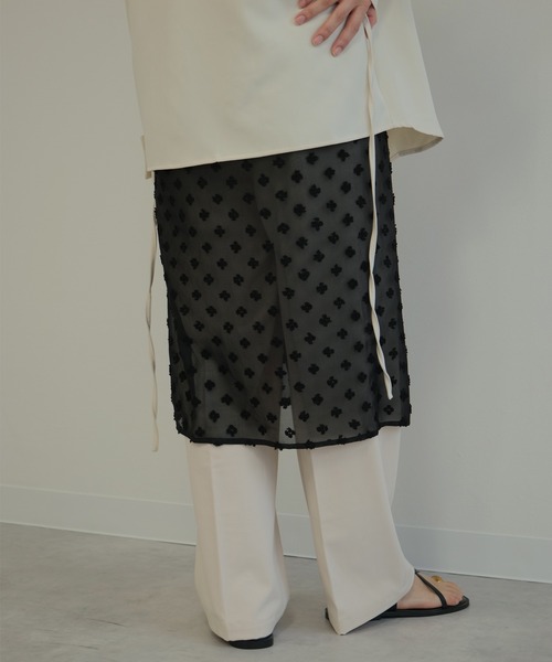 LYORI（リオリ）の「ドットフラワーレース ラップスカート（スカート・レディース・ブラック/アイボリー・FREE）」の2枚目の写真