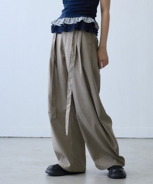 Clum（クルム）の「ribbon detail volume wide pants / リボンディテールボリュームワイドパンツ（スラックス・レディース・ベージュ・LARGE/X-LARGE/MEDIUM）」の16枚目の写真