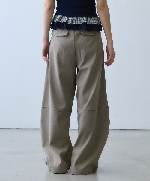 Clum（クルム）の「ribbon detail volume wide pants / リボンディテールボリュームワイドパンツ（スラックス・レディース・ベージュ・LARGE/X-LARGE/MEDIUM）」の15枚目の写真