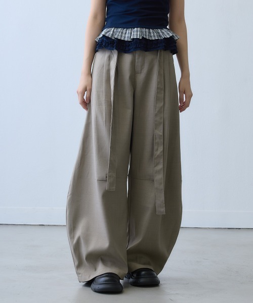 Clum（クルム）の「ribbon detail volume wide pants / リボンディテールボリュームワイドパンツ（スラックス・レディース・ベージュ・LARGE/X-LARGE/MEDIUM）」の10枚目の写真