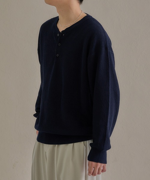 epnok(エプノック)の「DRYMIXヘンリーネックルーズニット(ニット/セーター・メンズ・チャコールグレー/アッシュグレー/ブラック/ネイビー・SMALL/MEDIUM/LARGE)」の19枚目の写真
