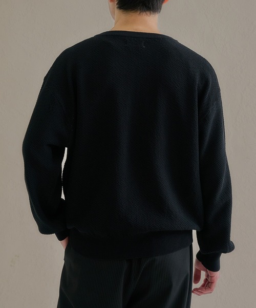 epnok(エプノック)の「DRYMIXヘンリーネックルーズニット(ニット/セーター・メンズ・チャコールグレー/アッシュグレー/ブラック/ネイビー・SMALL/MEDIUM/LARGE)」の6枚目の写真