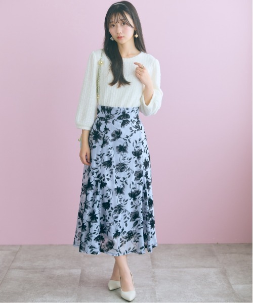 marun（マルン）の「＜大きいサイズ＞フラワーフロッキープリントマーメイドフレアスカート marun（スカート・レディース・グレー/ピンク・4L/3L/LL/L/5L）」の3枚目の写真