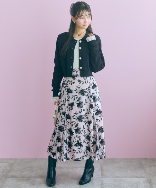 marun（マルン）の「＜大きいサイズ＞フラワーフロッキープリントマーメイドフレアスカート marun（スカート・レディース・グレー/ピンク・4L/3L/LL/L/5L）」の11枚目の写真