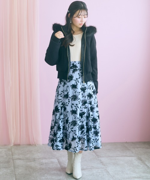marun（マルン）の「＜大きいサイズ＞フラワーフロッキープリントマーメイドフレアスカート marun（スカート・レディース・グレー/ピンク・4L/3L/LL/L/5L）」の7枚目の写真