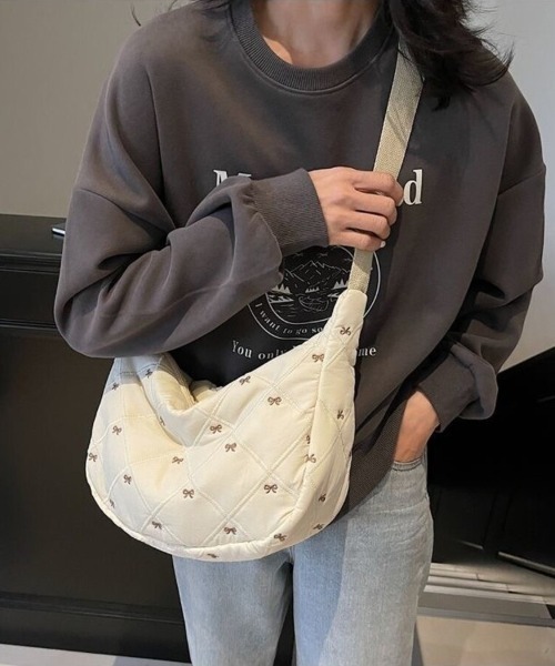 Beststore(ベストストア)の「リボン刺繍キルティングショルダーバッグ(全5色)(ショルダーバッグ・レディース・アイボリー/ボルドー/キャメル/ピンク/ブラック・FREE)」の16枚目の写真