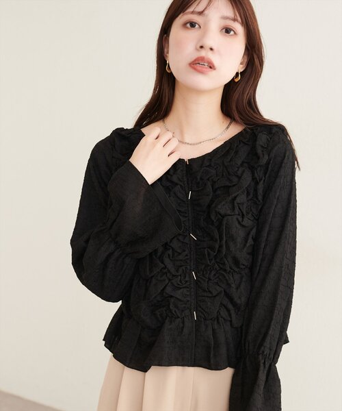 natural couture（ナチュラルクチュール）の「バー釦くしゅくしゅシャーリングブラウス（シャツ/ブラウス・レディース・グレイッシュベージュ/ブラック/アイボリー/ブラウン・FREE）」の3枚目の写真
