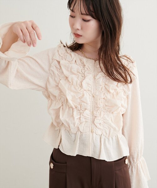 natural couture（ナチュラルクチュール）の「バー釦くしゅくしゅシャーリングブラウス（シャツ/ブラウス・レディース・グレイッシュベージュ/ブラック/アイボリー/ブラウン・FREE）」の6枚目の写真