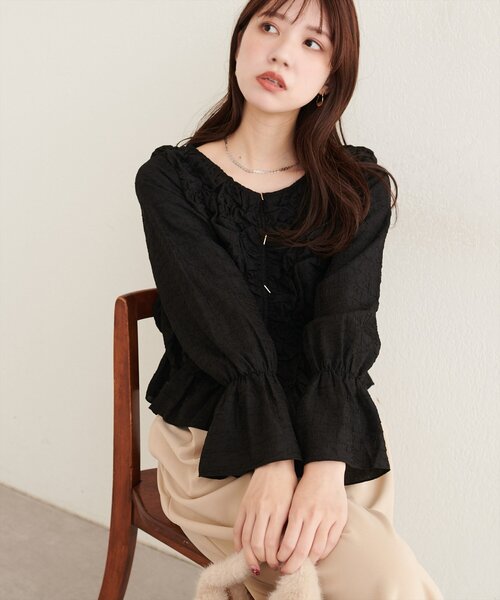natural couture（ナチュラルクチュール）の「バー釦くしゅくしゅシャーリングブラウス（シャツ/ブラウス・レディース・グレイッシュベージュ/ブラック/アイボリー/ブラウン・FREE）」の10枚目の写真