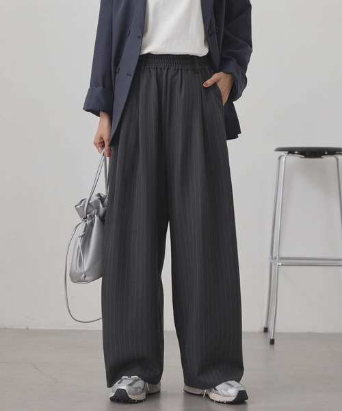 MONO-MART(モノマート)の「【anyway.シリーズ】速乾×洗える|パウダーツイル タックワイド イージースラックス(スラックス・レディース・グレー/ダークブラウン/ダークオリーブ/グレー系/ブラック/グレイッシュベージュ/グレー系2/ブラウン系・S/M/L)」の3枚目の写真