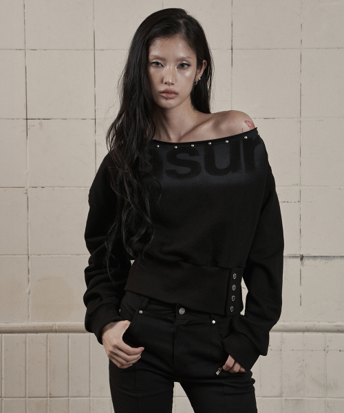 as you are(アズユーアー)の「ワンショルダーボタンリブスウェットシャツVLACK(スウェット・レディース・その他・OS)」の3枚目の写真