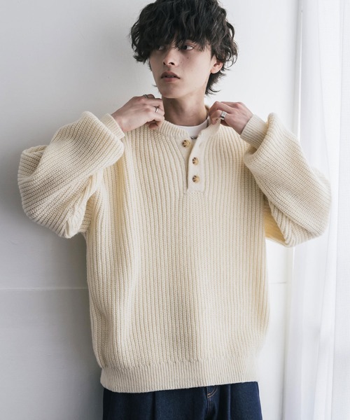 Rocky Monroe(ロッキーモンロー)の「新色追加 オーバーサイズ畦編みヘンリーネック長袖ニットセーター(ニット/セーター・メンズ・ブラック/ベージュ/ネイビー/グレー/レッド/オフホワイト/ブラウン/ピンク/ブルーグリーン/ワイン/チャコール/ホワイト系/ブラック系/グレー系/ブルー/モスグリーン/マスタード・L/XL/M)」の20枚目の写真