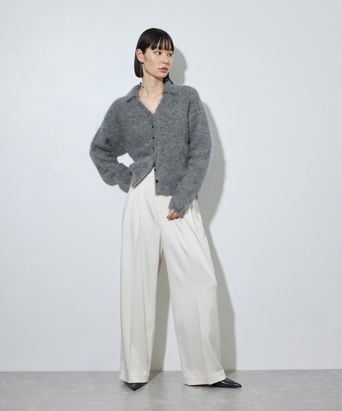ADAM ET ROPE'(アダムエロペ)の「ブラッシュドアルパカポロカラーカーディガン(カーディガン/ボレロ・レディース・オフホワイト/サックスブルー/グレー・FREE)」の4枚目の写真