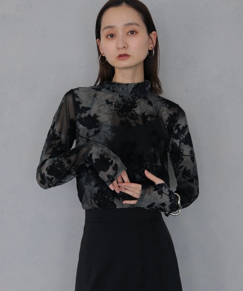 &g'aime(アンジェム)の「【&g'aime 】フロッキーシアータートル Flocked Sheer Turtleneck(Tシャツ/カットソー・レディース・ブラック/ブラウン/グリーン・FREE)」の2枚目の写真