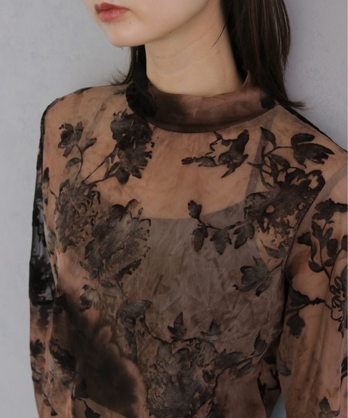 &g'aime(アンジェム)の「【&g'aime 】フロッキーシアータートル Flocked Sheer Turtleneck(Tシャツ/カットソー・レディース・ブラック/ブラウン/グリーン・FREE)」の9枚目の写真