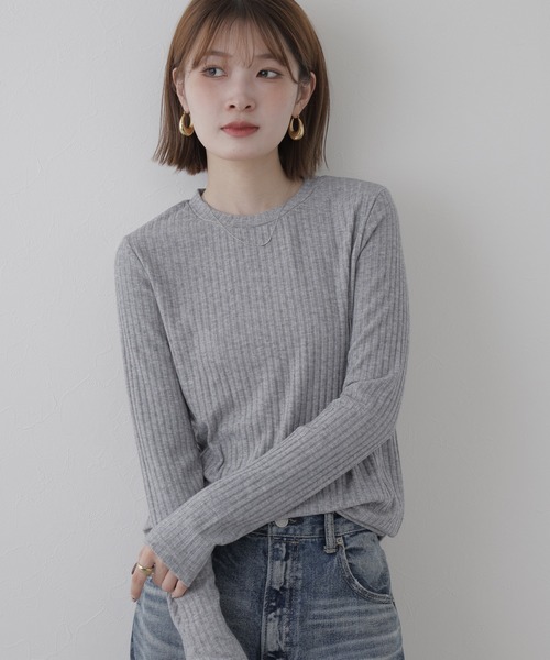 OMNES（オムネス）の「テレコリブクルーネック長袖トップス（Tシャツ/カットソー・レディース・ホワイト/ブラック/グレー/ベージュ・FREE）」の3枚目の写真