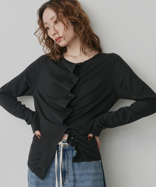 ad thie(アドティエ)の「フロントギャザー フリル トップス(カーディガン/ボレロ・レディース・チャコール/ブラウン/ブラック・FREE)」の1枚目の写真