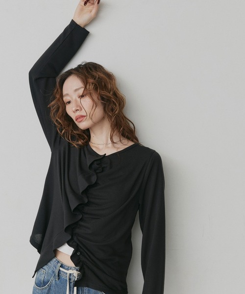 ad thie(アドティエ)の「フロントギャザー フリル トップス(カーディガン/ボレロ・レディース・チャコール/ブラウン/ブラック・FREE)」の5枚目の写真