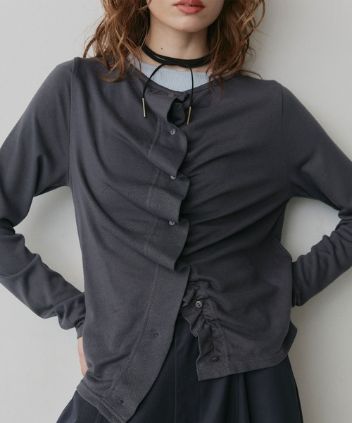 ad thie(アドティエ)の「フロントギャザー フリル トップス(カーディガン/ボレロ・レディース・チャコール/ブラウン/ブラック・FREE)」の11枚目の写真