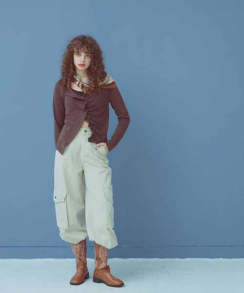 ad thie(アドティエ)の「フロントギャザー フリル トップス(カーディガン/ボレロ・レディース・チャコール/ブラウン/ブラック・FREE)」の13枚目の写真