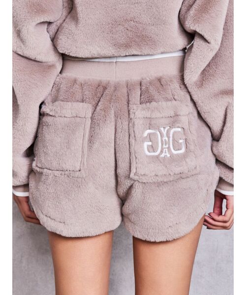 GYDA(ジェイダ)の「Symmetry GYDA FAKE FURショートパンツ【セットアップ着用可能】(その他パンツ・レディース・その他1/オフホワイト/ベージュ/ブラック・FREE)」の3枚目の写真