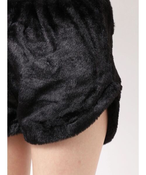 GYDA(ジェイダ)の「Symmetry GYDA FAKE FURショートパンツ【セットアップ着用可能】(その他パンツ・レディース・その他1/オフホワイト/ベージュ/ブラック・FREE)」の12枚目の写真