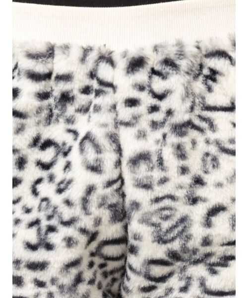 GYDA(ジェイダ)の「Symmetry GYDA FAKE FURショートパンツ【セットアップ着用可能】(その他パンツ・レディース・その他1/オフホワイト/ベージュ/ブラック・FREE)」の8枚目の写真