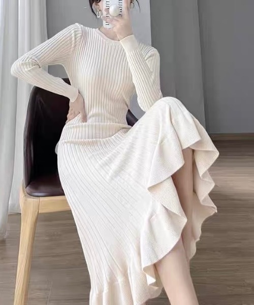 Alvia(アルビア)の「フリル裾リブニットマーメイドワンピース(ワンピース・レディース・アイボリー/ラベンダー/ブラック・M)」の8枚目の写真