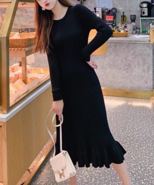 Alvia(アルビア)の「フリル裾リブニットマーメイドワンピース(ワンピース・レディース・アイボリー/ラベンダー/ブラック・M)」の15枚目の写真