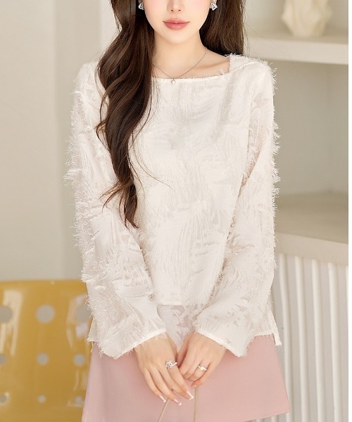 LUCPY(ラクピー)の「フリンジジャガードシアーブラウス(シャツ/ブラウス・レディース・ホワイト・MEDIUM/LARGE/X-LARGE/SMALL)」の5枚目の写真